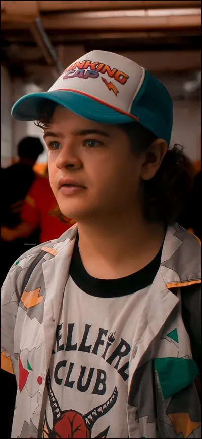 What are Suzie and Dustin singing?