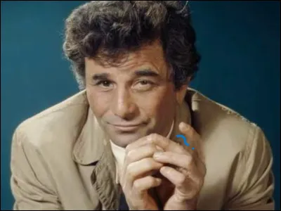 Does Inspector Columbo smoke a pipe, a cigarette or a cigar?