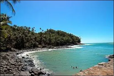 To which overseas region are the Iles du Salut attached?