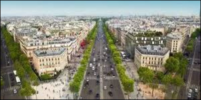 Travel - Which monument stands at the top of the Champs-Elysees avenue in Paris?