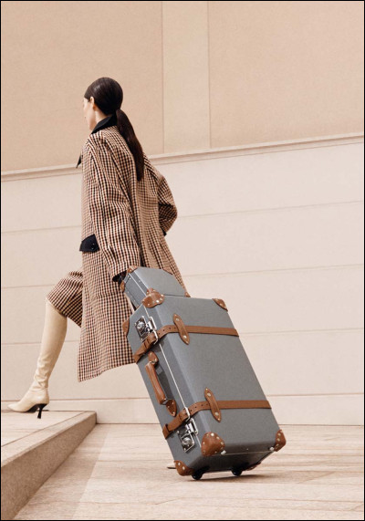 (A) _________my luggage?
(B) Over there, on the desk.