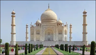 Where is the Taj Mahal located?