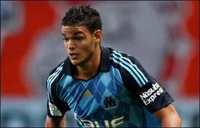 Where did Hatem Ben Arfa finally go out on loan with an option to buy after 25 matches with his new club?