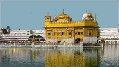 In which South Asian country is the Golden Temple of Amritsar, a sacred site for Sikhs?