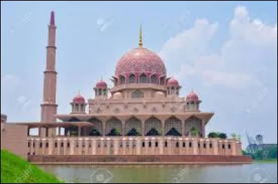 Where is this magnificent mosque located?