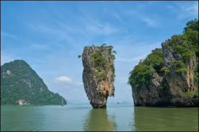 Phang Nga Bay is located :