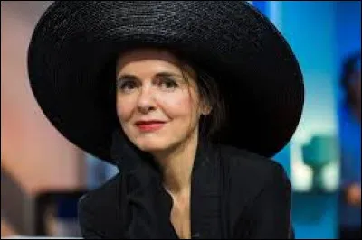 Which of these writers loves wearing hats?