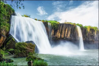 What are these waterfalls called?