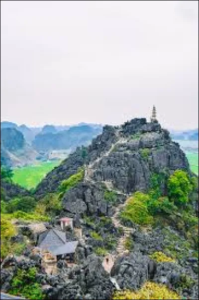 What is this mountain in Ninh Binh
