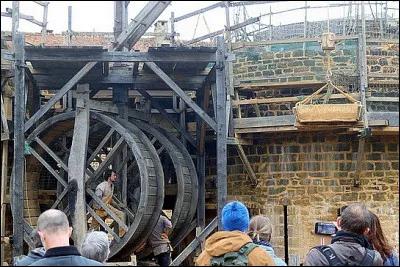 What is this medieval lifting tool?