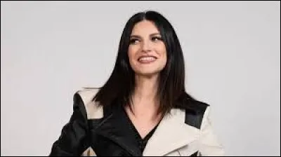 In the 90s, Laura Pausini met with success with her song La Solitudine .