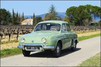 Autos - What is the name of this Renault that appeared in the 50s?