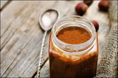 Old-fashioned praline is a mixture of whole roasted dried fruit and caramelized sugar.