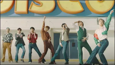 How many views got the trailer of Dynamite ?