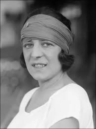 Which sport is associated with Suzanne Lenglen?