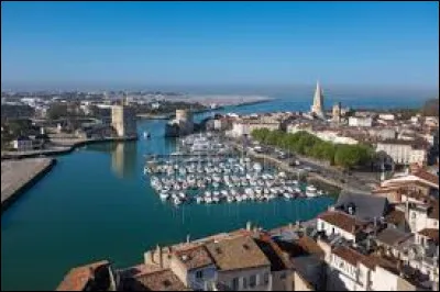 In which department is the city of La Rochelle located?