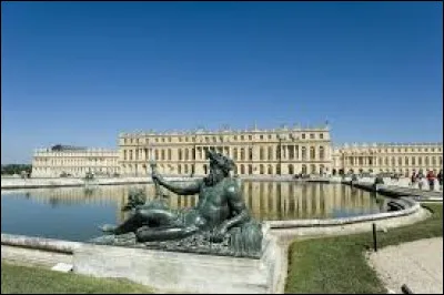 Which king of France was not born in the Palace of Versailles?