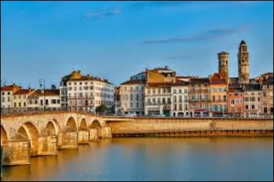 In which French department is the town of Macon located?