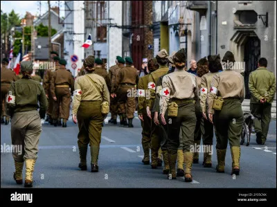 In Switzerland, how many days (approximately) of military service are compulsory for men?