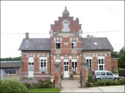 Our Sunday drive begins in the Hauts-de-France region, in Bussy-les-Poix. A commune in the Amiens catchment area, it is located in the department ...