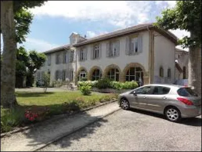 A commune in the Mont-de-Marsan arrondissement, Onesse-Laharie is located in the department ...