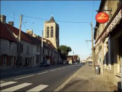 Villeneuve-sur-Verberie is a commune in the Senlis district of the Hauts-de-France region, in the department ...