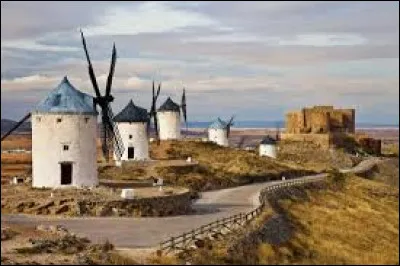 In which part of Spain is the autonomous region of Castilla-la-Mancha located?