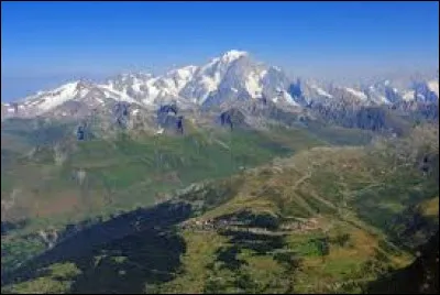 Where is the Aiguille Rouge, a summit in the northern part?