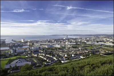 What is this seaside town of 200,000 inhabitants, the second largest city in Wales?