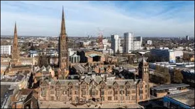 What is the city of 310,000 inhabitants, located in the Midlands, whose economy has been linked to the automotive industry?