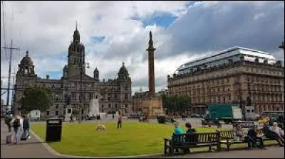 What is this large city of 600,000 inhabitants, located in Scotland in the Clyde Valley?