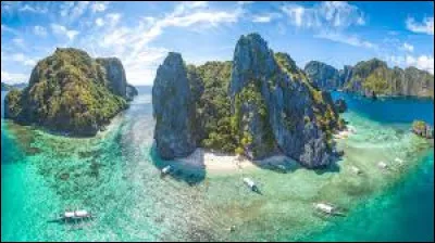 How many islands does the Philippines have?