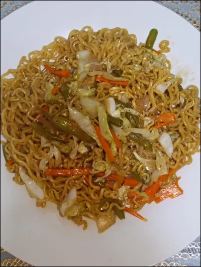What is the popular Filipino noodle dish often served on birthdays?