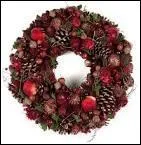 In December, in Anglo-Saxon countries, objects symbolizing the sun and the cycle of the year are hung...