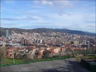 On which bay does Bilbao lie?