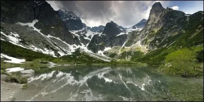 What is the name of the Alpine-like mountain range in Central Europe?