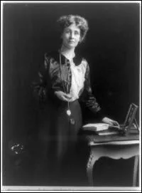 Which feminist who founded the Union feminine sociale et politique in 1903 led her suffragettes in campaigning for women's suffrage?