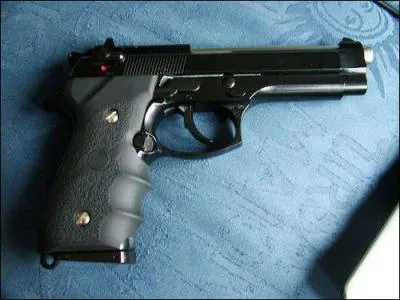 Is the pictured gun an airsoft gun, real steel gun, or paintball gun?