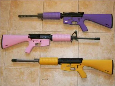 Is the pictured gun an airsoft gun, real steel gun, or paintball gun?