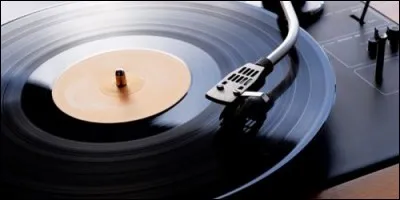 How many grooves are there on one side of a 33 rpm record?