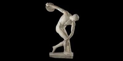 What's the name of the Greek statue depicting an athlete preparing to throw a discus?