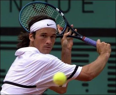 Who became the world's number 1 in 1999 ?