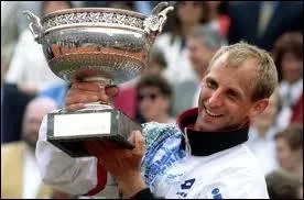 Who became world No. 1 in 1996 ?