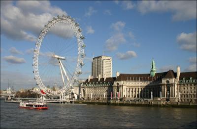 What building can you find next to the London Eye?