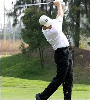 Who does NOT play golf ?