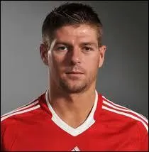 These footballers have played their entire careers at Manchester United FC. Spot the intruder !