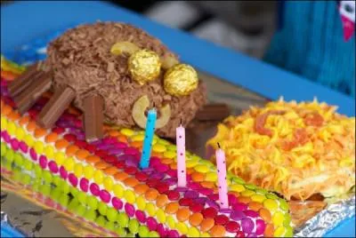 What are two examples of foods chosen for colour?