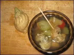 Les caricoles is the name given to shells sold in Brussels by street vendors. Which of these kitchen juices accompanies them ?