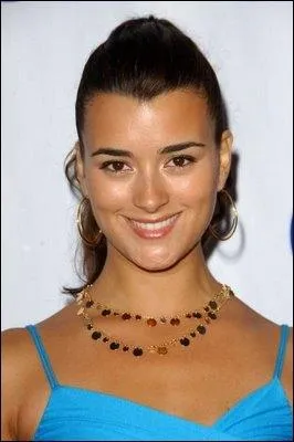 In which series does this actress play?