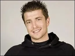 Which great international goalkeeper does Cédric Carrasso succeed as holder in OM's goals during the 2006-2007 season ?